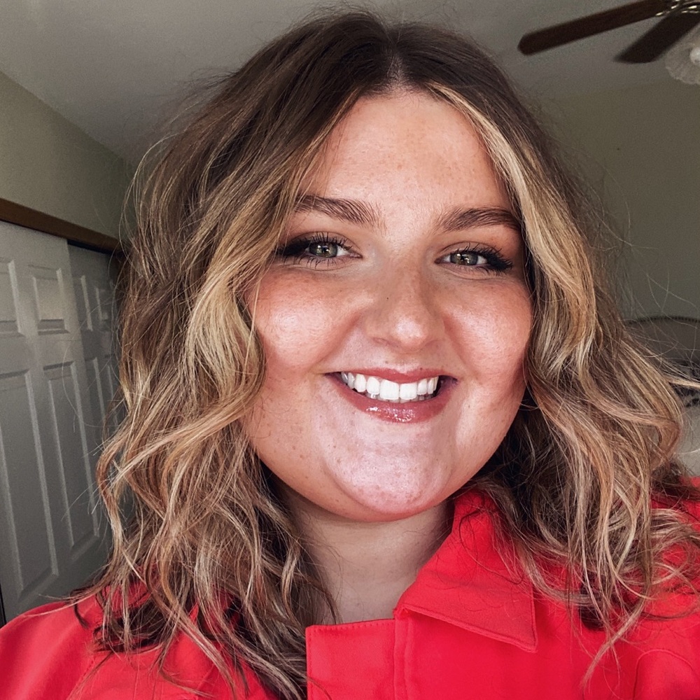 Meet Your Posher: Holly! 💛